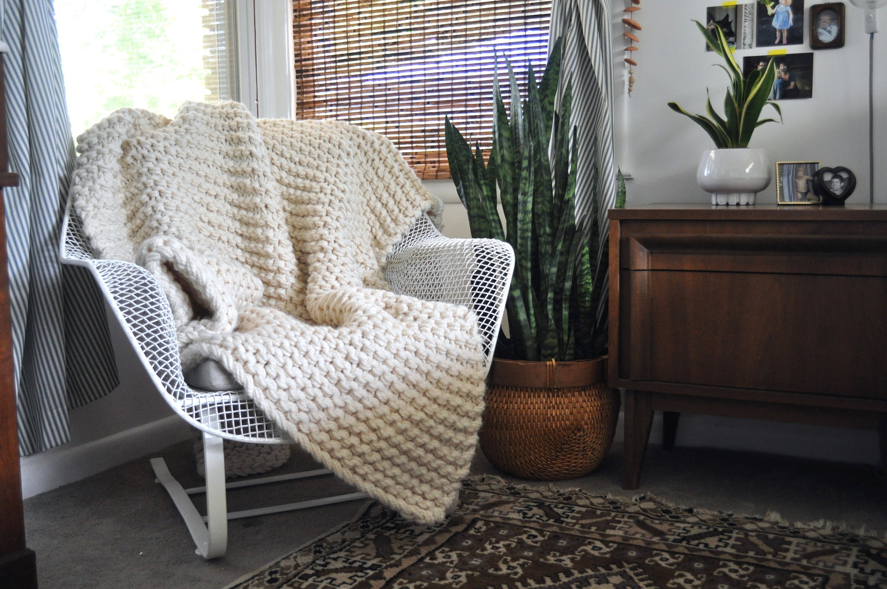 30 Easy Chunky Knitted Blanket Patterns - Frosting and Confetti