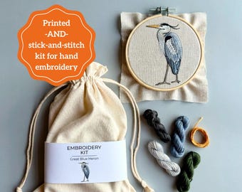 Kit de bordado de garza azul, arte para amantes de la naturaleza, punto de aguja moderno, regalo de pared DIY, manualidades de observación de aves, decoración de vida silvestre de humedales, proyecto de costura de aves zancudas