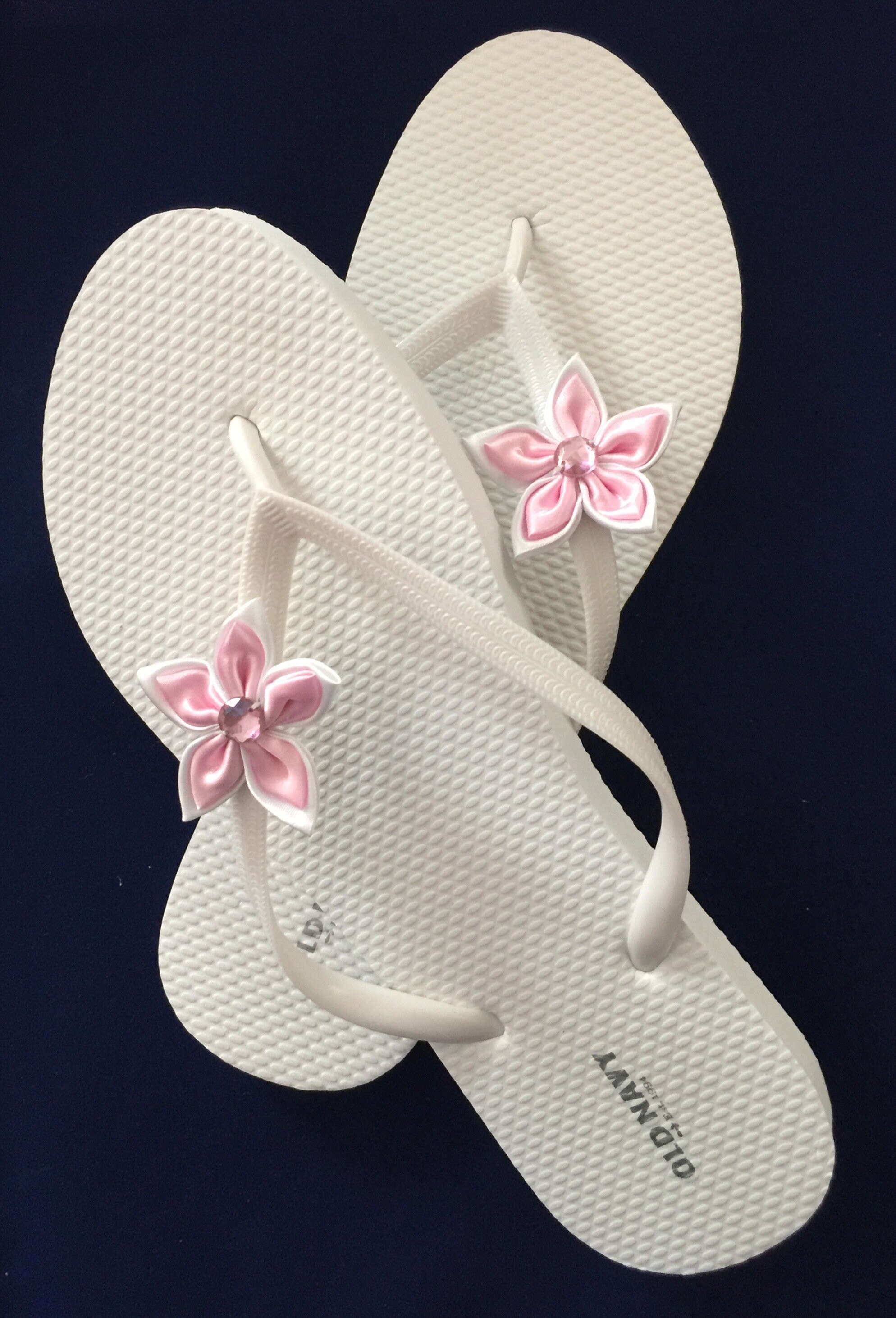 beach wedding flip flops for guests