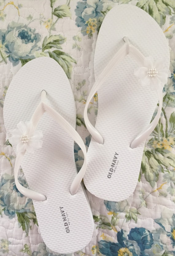 beach wedding flip flops for guests