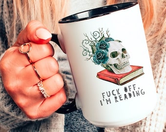 Tazza divertente per amanti dei libri: regalo di lettura con teschio e rose