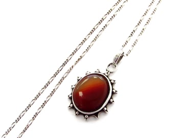 Vintage Sterling Silver Carnelian Banded Agate Bezel Pendant with Dotty Detail on 24&quot; Figaro Chain