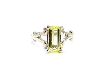 Anillo solitario de plata de ley con gema de berilo natural amarillo limón y detalles de filigrana, talla 6 1/2.