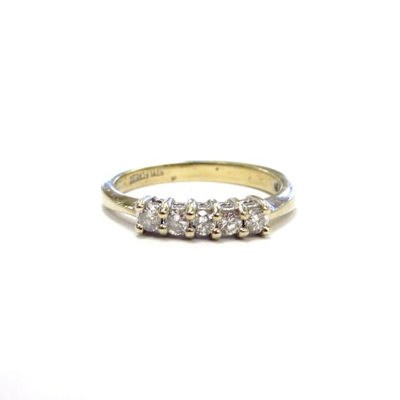Vintage 14k White Gold 5-Stone 1/4 ct tw Diamond Anniversary Band or Wedding Ring, size 5