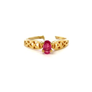 14k Yellow Gold Ruby Ring with Heart Filigree (Size 6 1/4)