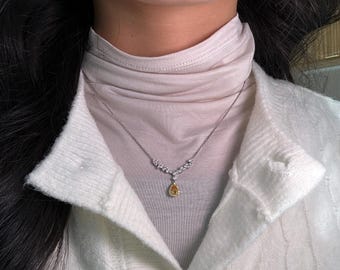 Flower Pendant Necklace in 18K White Gold with Natural Diamonds. F Color and VS Clarity. Dainty and Beautiful. 17 / 18 Inch