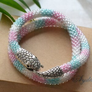 Pulsera de serpiente rosa pastel, gargantilla de serpiente con cuentas, joyería de cuerda de cuentas