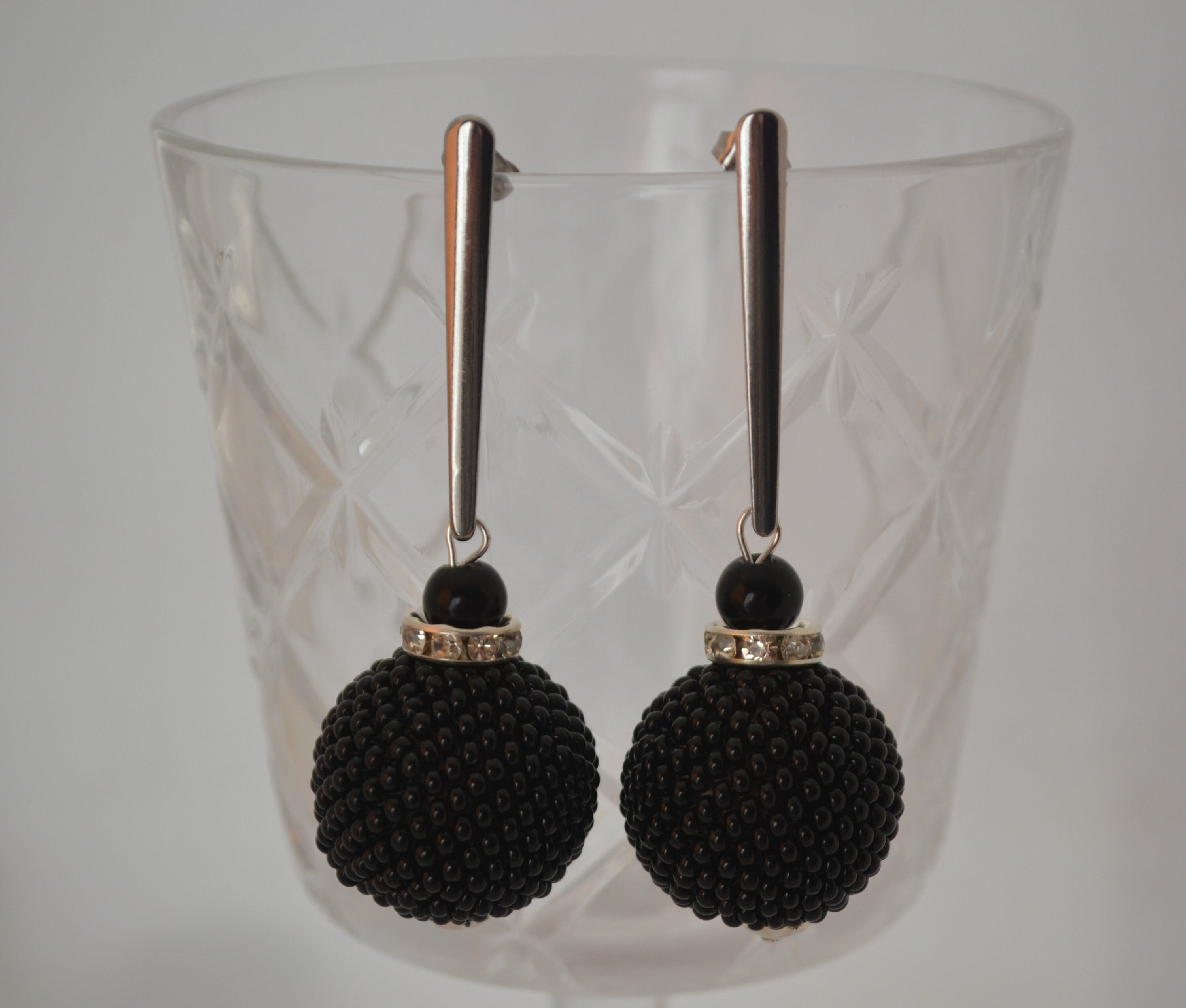 ピアス [BLACKMUSE] Embossed ball Earrings Amazon.com: GNOCE 