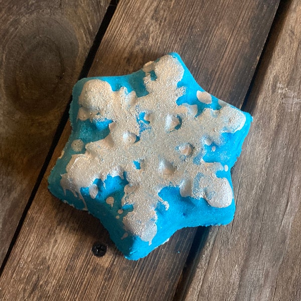 Snowflake bath bomb, winter bath bomb, Christmas bath bomb, large bath bomb, choose your scent, pine scent, mint scent, fruit loops scent