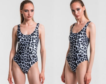 Costume da bagno di Overstyled. Costume da bagno Leopard nero-n-bianco one-piese.
