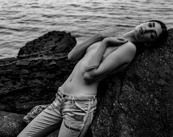 Meditazione sulla spiaggia di Ivan Tsupka