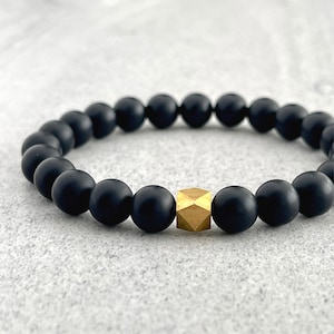 Bracelet de perles pour homme - Bracelet de perles en onyx mat de 6 mm ou 8 mm avec perle en laiton à facettes, bracelet de perles extensibles avec pierres précieuses, cadeau pour lui