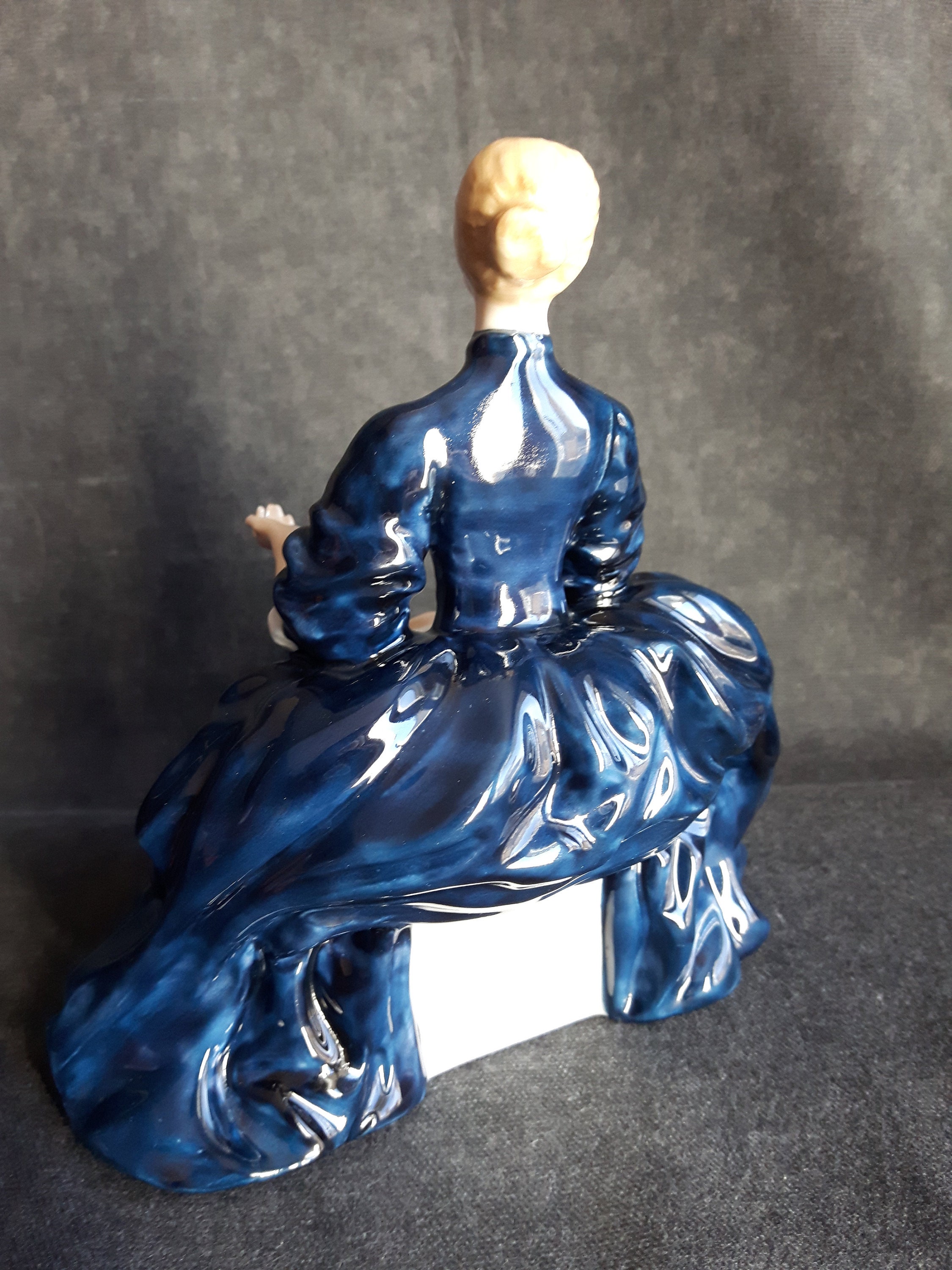 Royal Doulton LAURIANNE HN2719 Designed by Douglas Tootle
