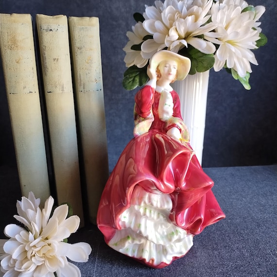 Royal Doulton TOP O' THE HILL Figurine - HN1834 Bone China collectible