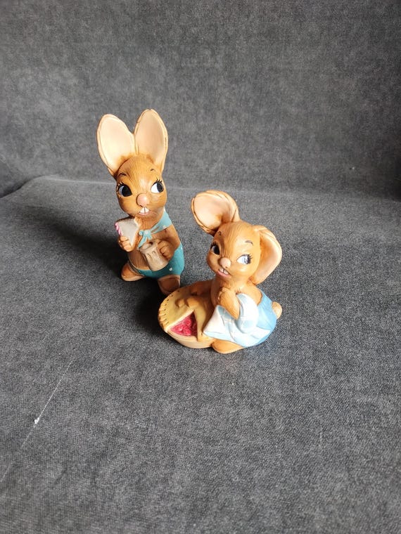 Pendelfin PIEFACE and MUNCHER- Group of 2 hand painted Stonecraft figures, English made rabbits - picnic members