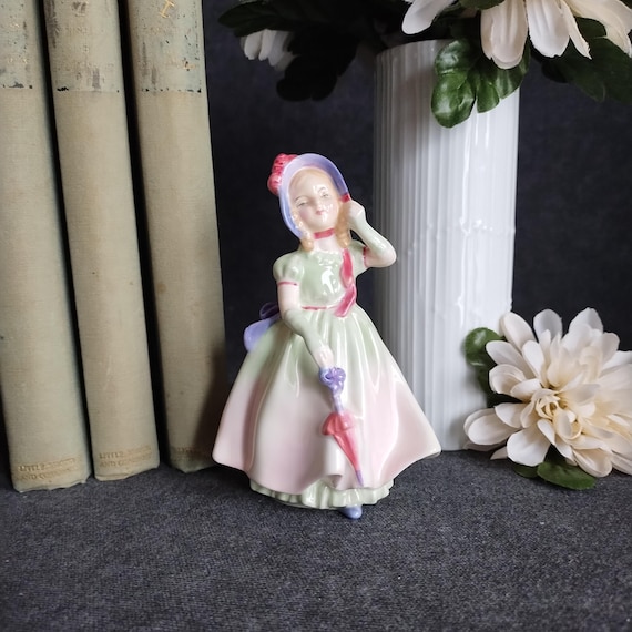 Royal Doulton BABIE Figurine - HN1679 Bone China Collectible