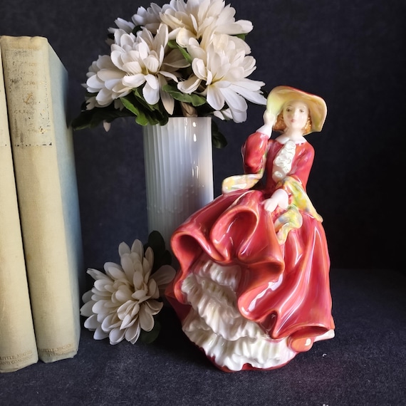 Royal Doulton TOP O' THE HILL Figurine - HN1834 Bone China collectible