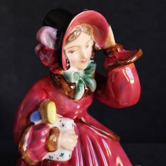Royal Doulton CHRISTMAS TIME Figurine - HN2110 - Hand Painted Collectible Holiday Gift