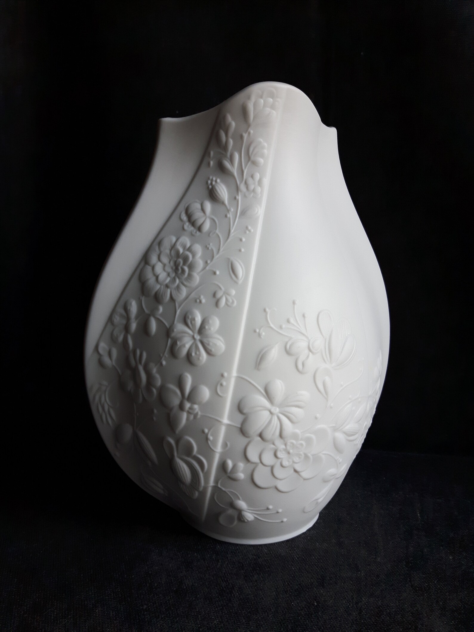 Kaiser VASE German White Porcelain Vase 0270 M. Frey Etsy