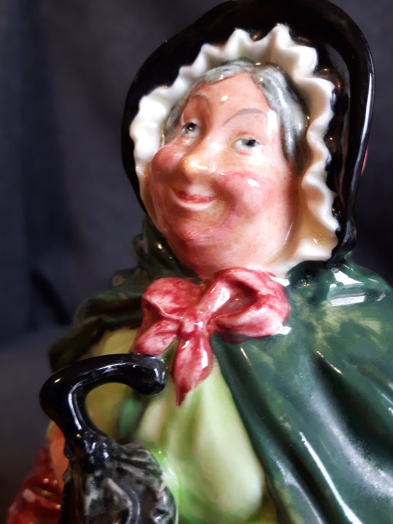 Royal Doulton SAIREY GAMP - Second version HN1896 - Leslie Harradine Design - Full Size 7inch figurine
