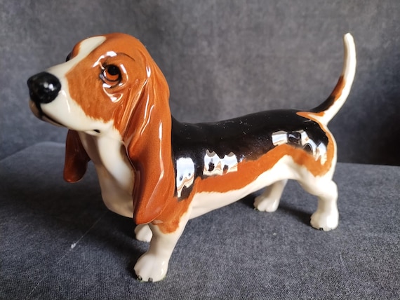 Beswick BASSET HOUND Dog Figurine #2045A - "Fochno Trinket" Champion Pure Breed English Made Hand Painted China Dog - Pet Sitter Gift