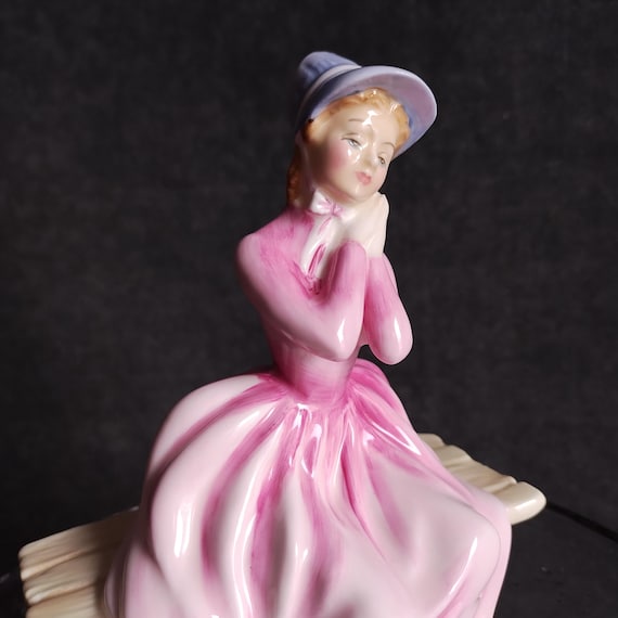 Royal Doulton YOUNG DREAMS Figurine HN3176: Bone China Girl on Park Bench