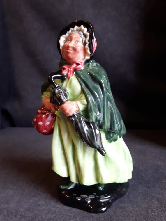 Royal Doulton SAIREY GAMP - Second version HN1896 - Leslie Harradine Design - Full Size 7inch figurine