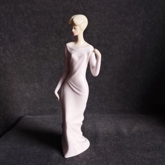 Royal Doulton DEBUTANTE Figurine: Art Deco Reflections Series HN3188 - Hand Painted Collectible