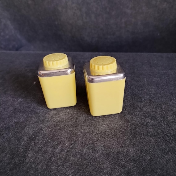 Sterilite SALT & PEPPER Set - 2 pc Plastic MCM Shakers - Butter Yellow Square Salt and Pepper Set - Picnic Ware - Mid Century Style Kitchen