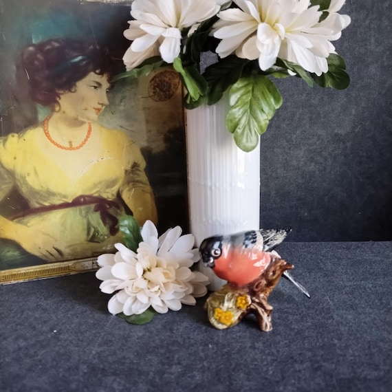 Beswick BULLFINCH Bird Figurine #1042 - Hand Painted English Bone China Collectible Figurine