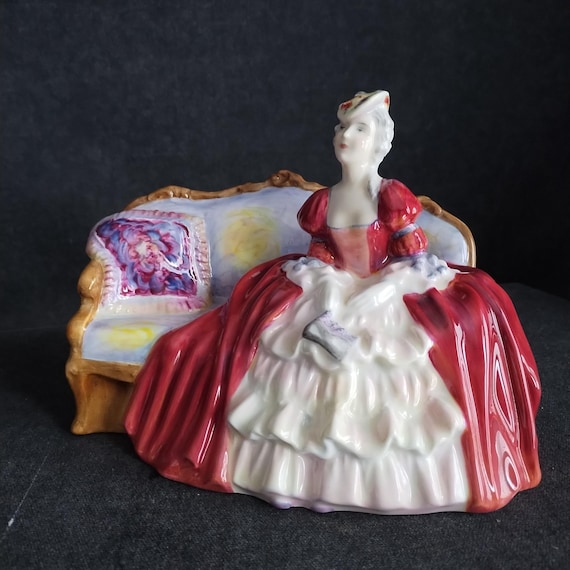 Royal Doulton BELLE O' the BALL Figurine - HN1977 - Hand Painted Collectible