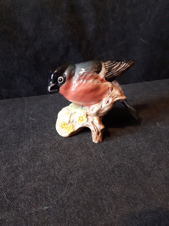 Beswick BULLFINCH Bird Figurine #1042 - English Made Hand Painted China Bird Figurine