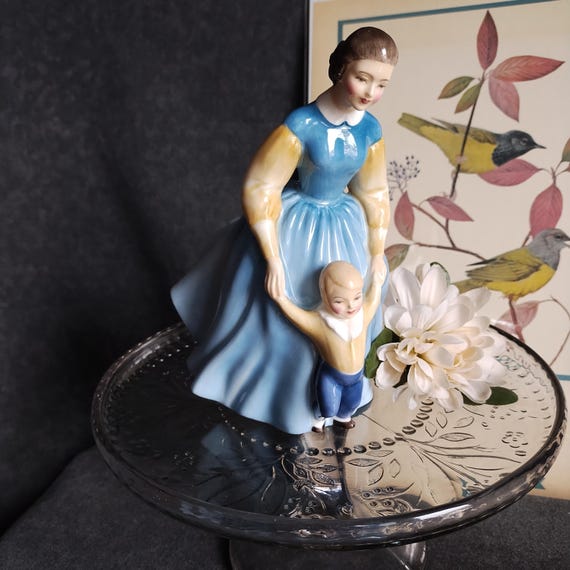 Royal Doulton FIRST STEPS Figurine HN2242 - Mother and Baby Porcelain Collectible - Milestone Gift