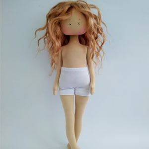 Boneca corporal confeccionada em tecido. Boneca em branco 13&quot;-14&quot;. Preenchido com enchimento.