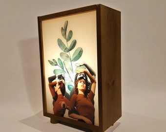 Nussbaum Leuchtkasten, Tischlampe, Lampendesign, handgefertigt, Wandleuchte, Dekoration, warmes Licht #FALL NOGAL