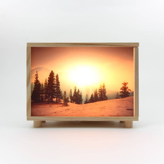 Caja de luz con marco de madera de 60x60x8 cm