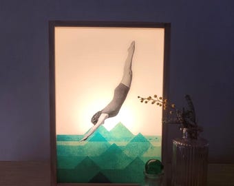 Luminária, caixa de luz, abajur de cabeceira, presente especial, luminária decorativa, luminária de madeira, colagem. #nadador