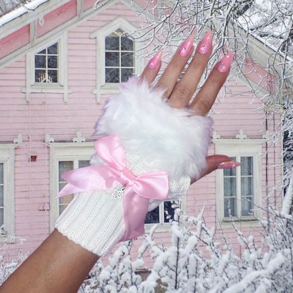 Snow bunny white faux fur fingerless gloves - dollette