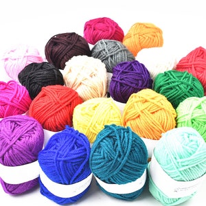 Pack 20 x 25g Ball verschiedene Farben 100 % Acryl stricken Garn häkeln Handwerk insgesamt 900m bunte Garn mit 3 häkeln (CTJZ21-2025YARN3CR)