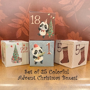 Puede incluir: Conjunto de 25 cajas de Adviento navideñas coloridas con diseños de panda y calcetines. Las cajas están numeradas 1, 5, 18 y 22.