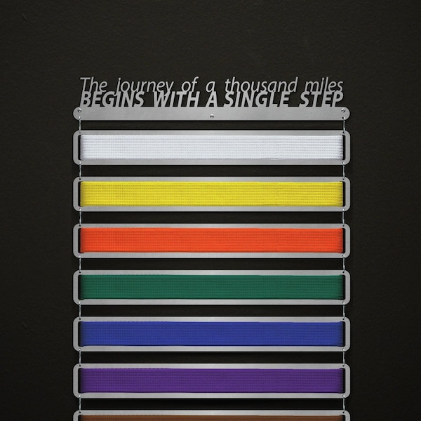 El viaje de mil millas comienza con una pantalla de cinturón de un solo paso: ¡diseño modular! - Percha para cinturón de artes marciales