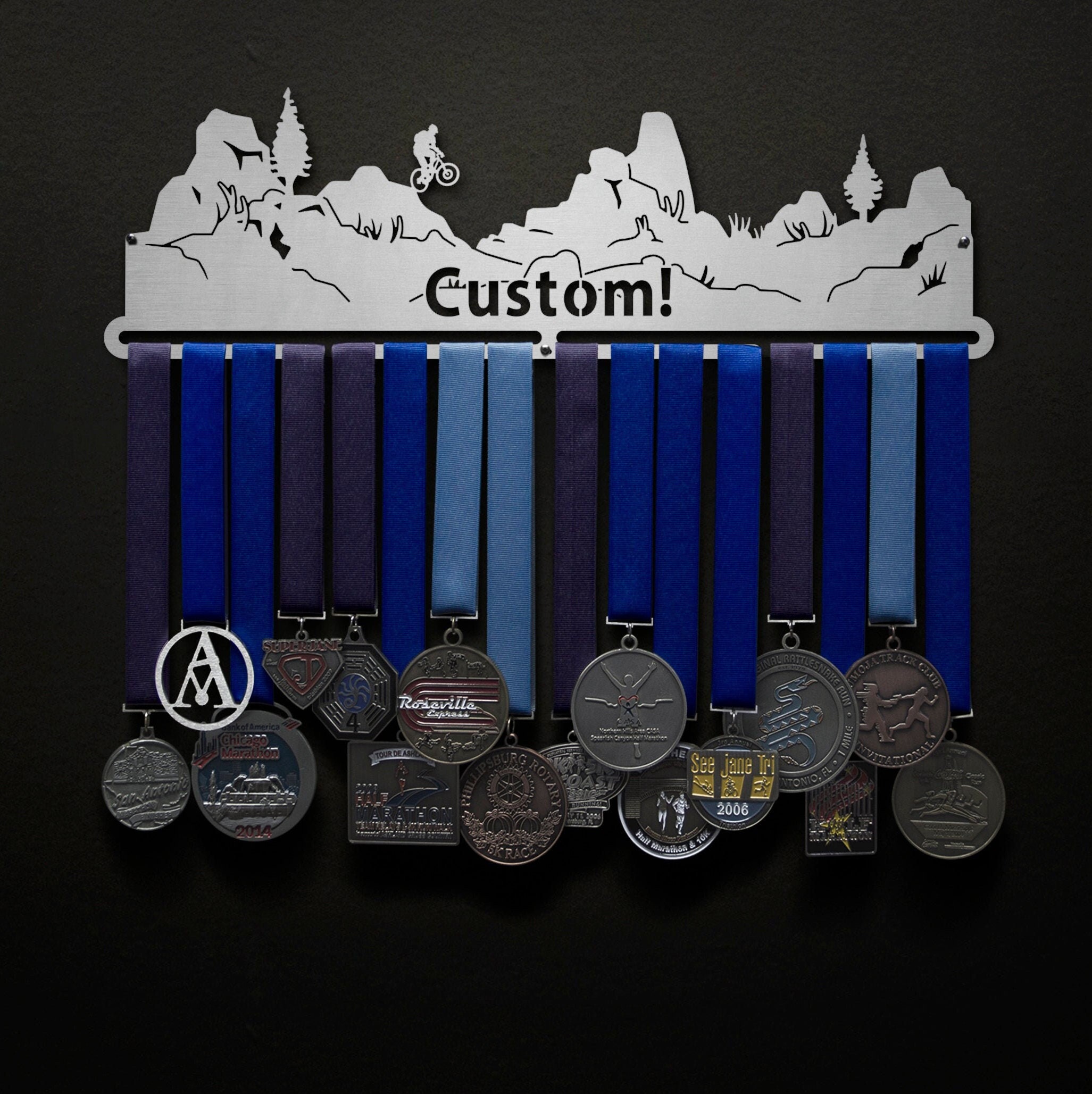 Aangepast mountainbikeontwerp met aangepaste tekst - Mannelijke en vrouwelijke versies beschikbaar - Allied Medal Hanger Holder Display Rack