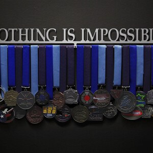 Niente è impossibile - Espositore porta medaglie degli Alleati