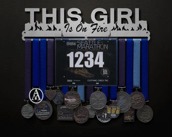 This Girl Is On Fire - BIB + Medaillen - Präsentiere deine Lätzchen mit deinen Medaillen!