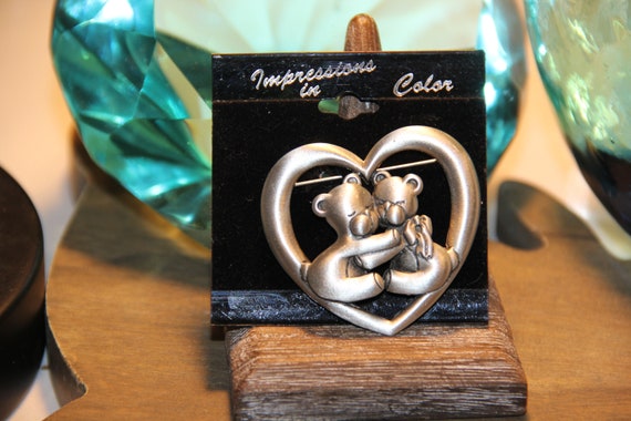JJ Jonette Teddy Bear Hugging Pin in a heart Pewt… - image 1