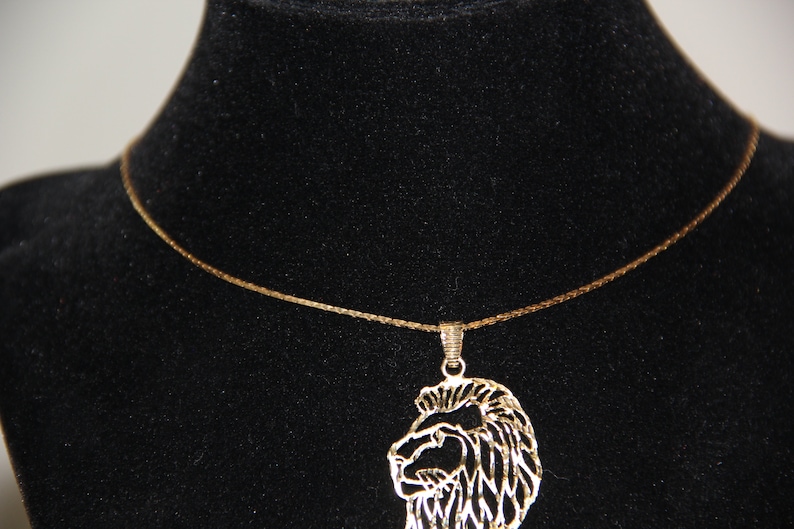 14k Gold Lion King Lion Head Charm Pendant Beyonce Vintage Fine Jewelry Charm made in the 1990/'s Great Christmas Gift Unique diamond Cut