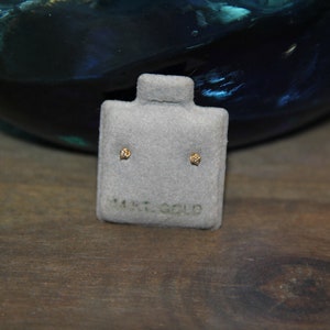 14K Gold Diamant Ohrringe Post Natual Stone aus den 1990er Jahren 2-Punkt Gesamtgewicht Diamanten Zierlich klein. Großes Geschenk April Birthstone / Geschenk