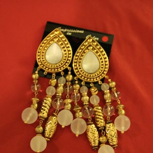 Vintage Fashion Frosted and Gold Tone Beads Tear Drop Clip on Earrings
