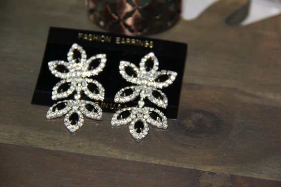 Rhinestone Dangle Leaf Stud Earrings Vintage 1980… - image 3