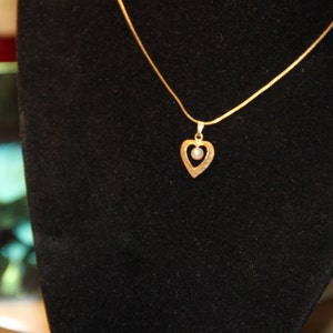 14K Gold Herz mit Perle innen Einzigartig und selten Vintage neu aus den 1990er Jahren Naturstein Valentinstag oder Liebhaber Geschenk Klassischer Anhänger
